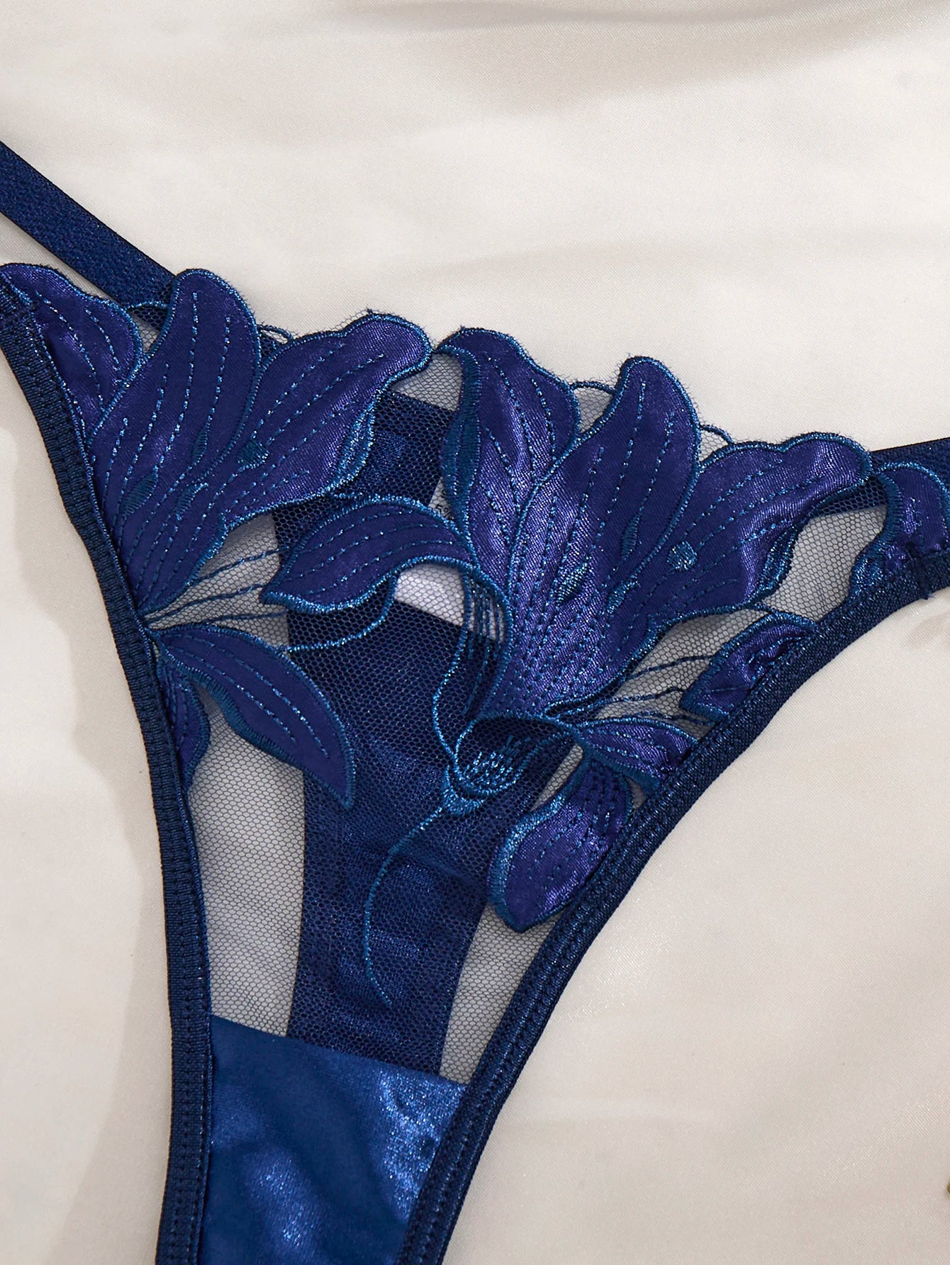 Blue French-style floral embroidery lace lingerie set.