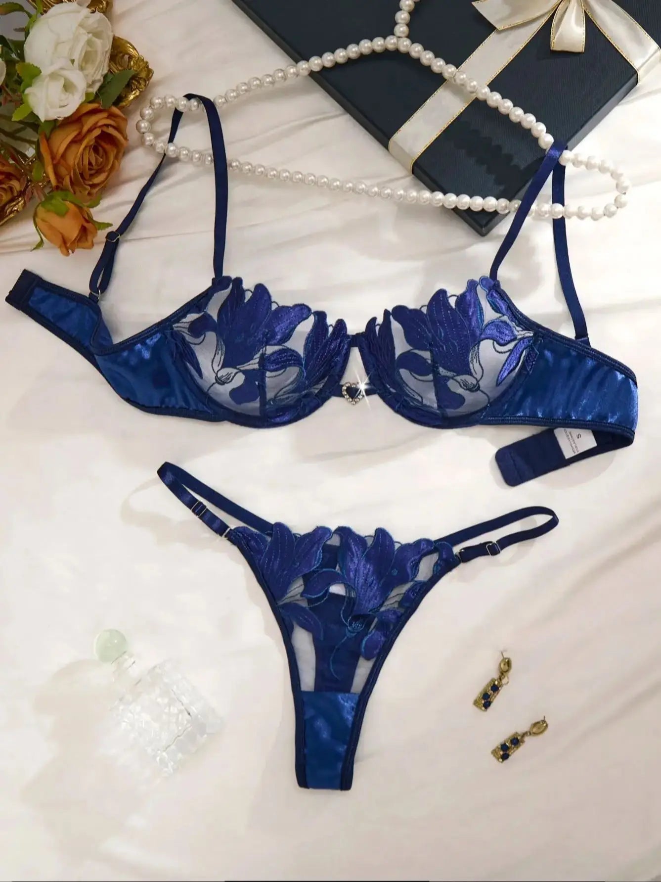 Blue French-style floral embroidery lace lingerie set.