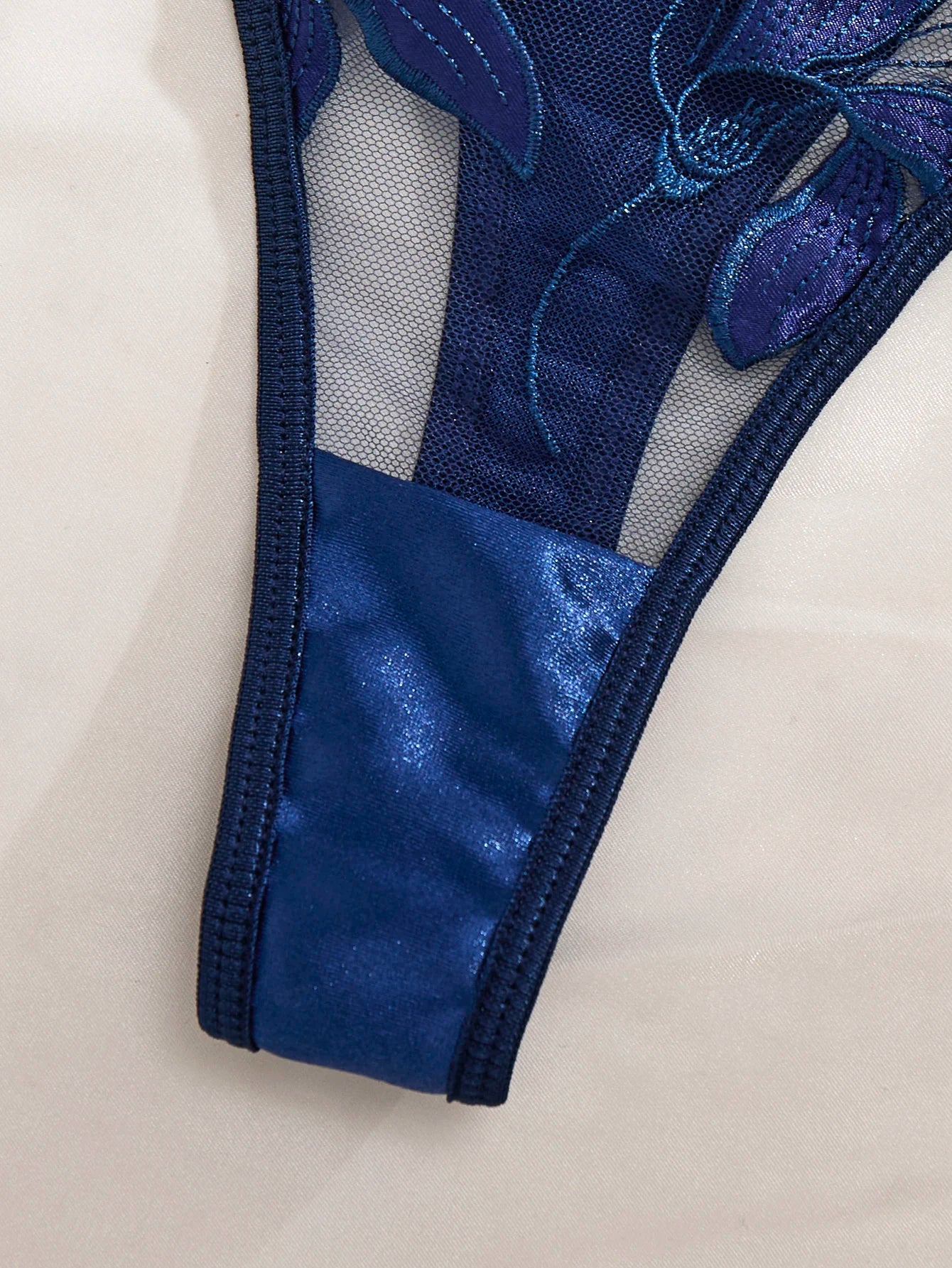 Blue French-style floral embroidery lace lingerie set.